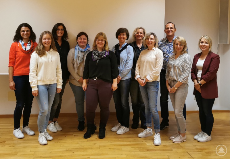 l. Kathrin Baumann, 5. v.l. Melanie Weinbacher, r. Gudrun Reckerziegel