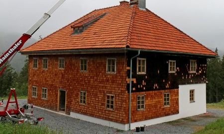 Ein Schrank mit Geschichte für ein Gebäude mit Geschichte