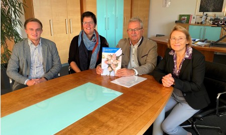 „Eine Infobroschüre für alle Generationen“ -  Neue Broschüre für eine barrierefreie Raumgestaltung vorgestellt