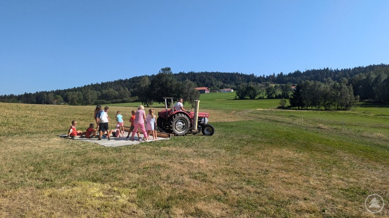 Highlight des Tages war das Wiesenrutschen zusammen mit der stellv. Landrätin Helga Weinberger.