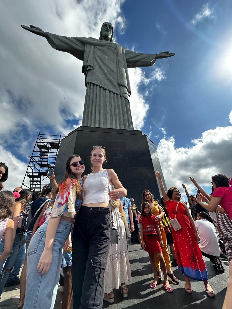 Während ihres Brasilien-Aufenthalts besuchte Carina Bielmeier (rechts) und ihre Austauschpartnerin Marcela Venturinelli. unter anderem Rio de Janeiro.