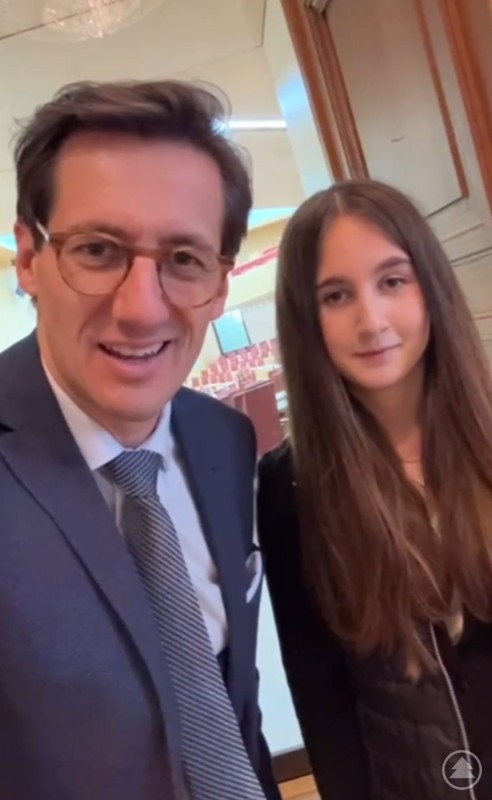 Ein Selfie im Plenarsaal: Praktikantin Lena Küttner begleitete MdL Dr. Stefan Ebner im Bayerischen Landtag.
