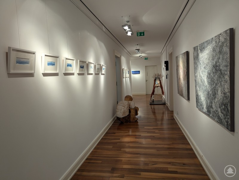 Kunstgalerie oder Praxis? Beides! Blick in die Deggendorfer ART PRAXIS von Dr. Roming