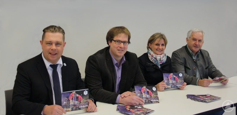 von links nach rechts: Landrat Michael Adam, Regionalmanager Stephan Lang, Projektassistentin Andrea Kreitmayr und ARBERLAND REGio-Chef Herbert Unnasch