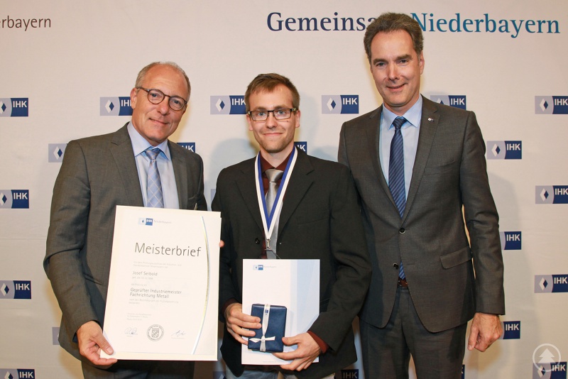 v.l.: IHK-Präsident Thomas Leebmann, Josef Seibold und IHK-Hauptgeschäftsführer Alexander Schreiner.