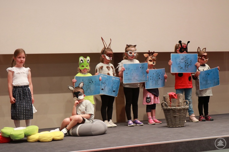 Der Kindergarten St. Oswald präsentierte das Theaterstück „Blaukäppchen und der Wolf“.