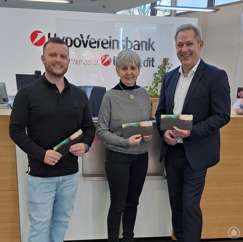 Von links: Andreas Effenberger (Leiter Lukas-Kern-Kinderheim), Sissi Geyer (Stiftungsrätin) und Rainer Fürlinger (Leiter der HypoVereinsbank Filiale Passau)