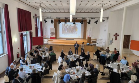 Wertschätzung als Basis: Kursbestimmung beim Caritas-Führungskräftetag in Passau
