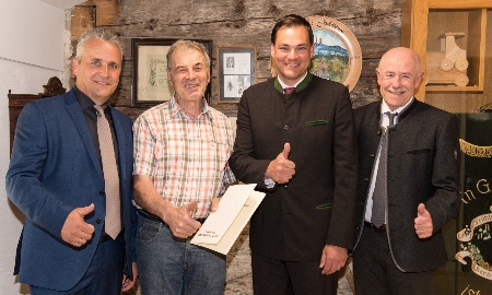 „Wächter der Grenzen“: Feldgeschworener Josef Segl für seinen langjährigen Dienst ausgezeichnet