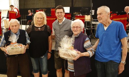 Rundum gelungene Volksfest-Premiere in Schönberg