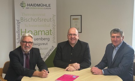 Glasfaserausbau in Haidmühle gestartet: Telekom unterzeichnet Ausbauvertrag