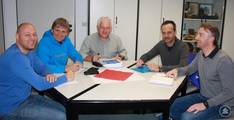 v.li.: Thomas Bachinger, Sepp Schneider, Herbert Unnasch, Felix Bitterling und Björn Weisheit freuen sich auf den IBU Cup Biathlon 2017.