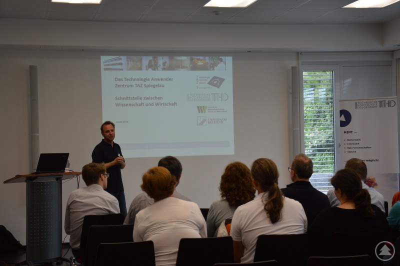 Vorstellung durch Prof. Förg (stehend)