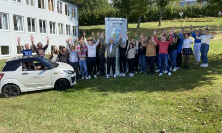 Neue Pflegekräfte in Ausbildung: Berufsfachschule für Pflege der Kliniken Am Goldenen  Steig heißt 22 Auszubildende willkommen