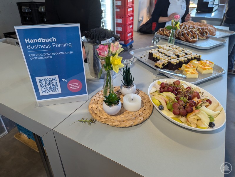 Gut gestärkt durch den Niederbayerischen Gründungstag: Kleine Erfrischungen stimmten auf die Prämierungsfeier ein