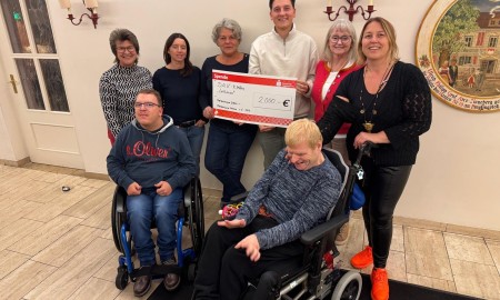 2000 Euro-Spende für Inklusionsklettergruppe des DAV Deggendorf