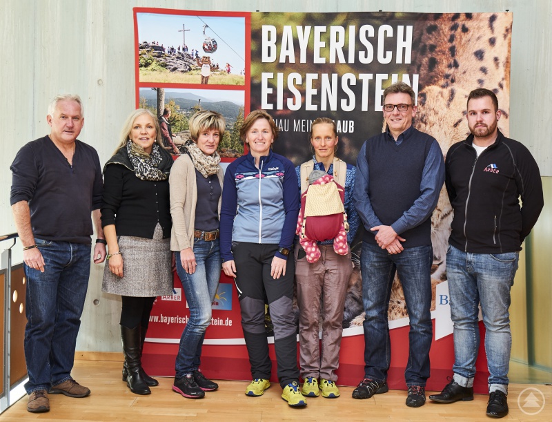 Freuen sich auf das Sportevent: Herbert Unnasch, Susanne Wagner, Monika Wallner, Anja Schneider, Stefanie Felgenhauer, Bgm. Georg Bauer, Andreas Stadler