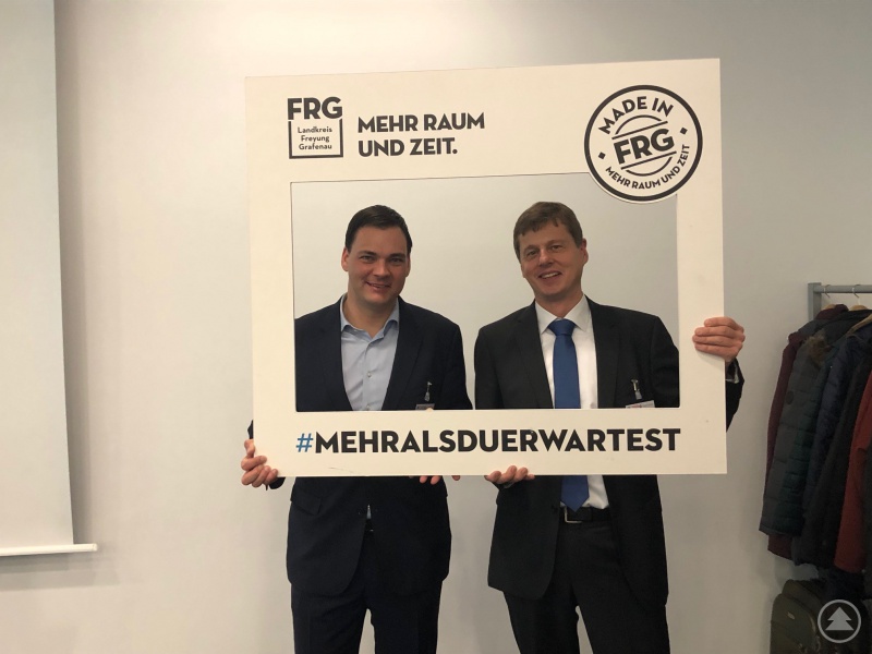 Landrat Sebastian Gruber (links) mit Timm Fuchs - Beigeordneter des Deutschen Städte- und Gemeindebundes