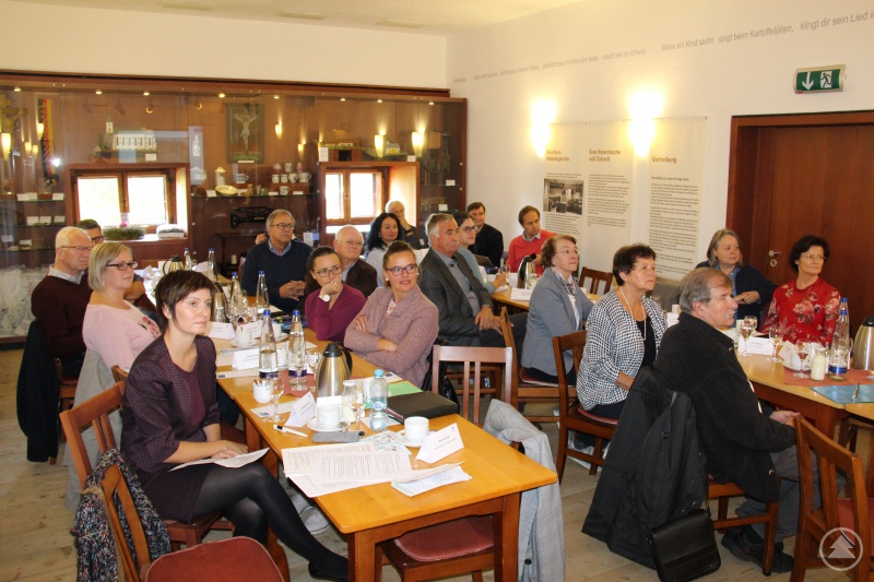Als Einstieg in die Veranstaltung wurden den Teilnehmern, darunter stellvertretende Landrätin Renate Cerny, die bisher erfolgreich absolvierten Projekte der deutsch-tschechischen Nachbarschaft präsentiert.