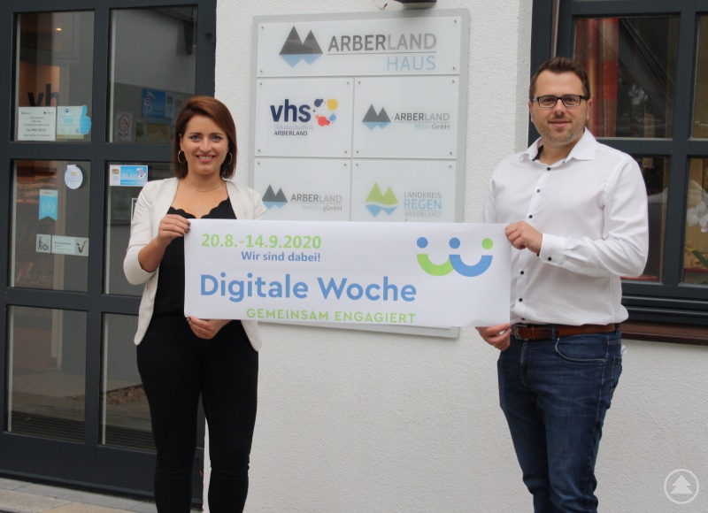 Ehrenamtsansprechpartnerin Maria Schneider und Regionalmanager Tobias Wittenzellner