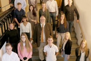 14 neue Auszubildende und Beamtenanwärter bei der Stadtverwaltung