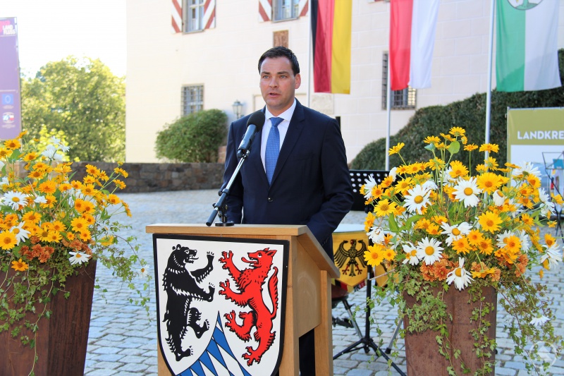"Heute können wir dankbar zurück und zuversichtlich in die Zukunft blicken", erklärte Landrat Sebastian Gruber mit Blick auf die 50-jährige Geschichte des Landkreises Freyung-Grafenau seit seiner "Geburt" am 01. Juli 1972.