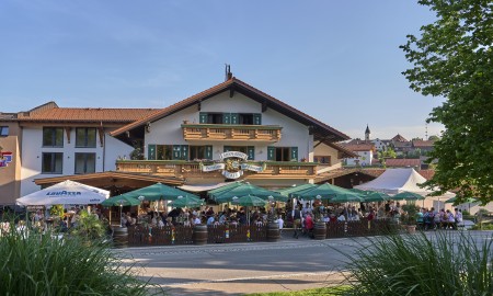 Volksmusik trifft Biergartenflair – Erfolgreiche Premiere der BiergoatnRoas in Bodenmais