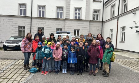 Kinderfeuerwehr Bodenmais besucht Polizeiinspektion Regen