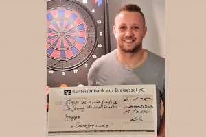 Dartfreunde spenden 1.050 Euro an Stiftung Kinderlächeln