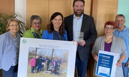 Innovationspreis f&uuml;r Projekt &bdquo;Hand in Hand &ndash; Generationenbaum&ldquo;