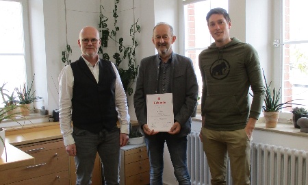 Urkundenübergabe an neuen Naturschutzwächter