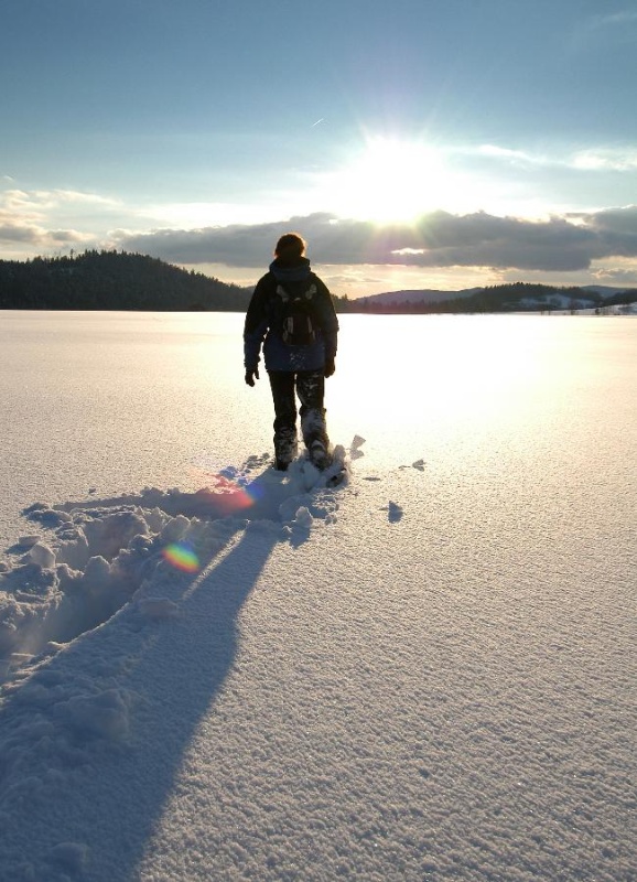 Flyer/Grafik zum Event: "Winterstille - Wintersegen" - ökum. leichte Schneeschuhwanderung am Sa., 24.02.2024 - Mo., 24.02.2025 von 14:00 bis 16:30 Uhr
