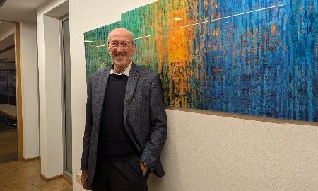 Eine Ausstellung feiert die Farbenfreude des Lebens: Werner Rickingers „Meine Welt ist bunt“