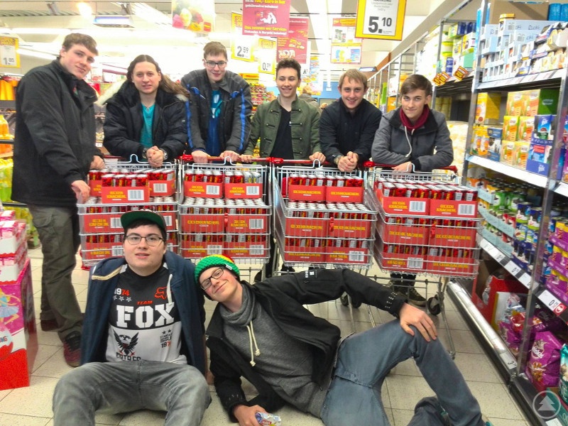 1000 Dosen Oxxenkracherl im Penny in Schärding