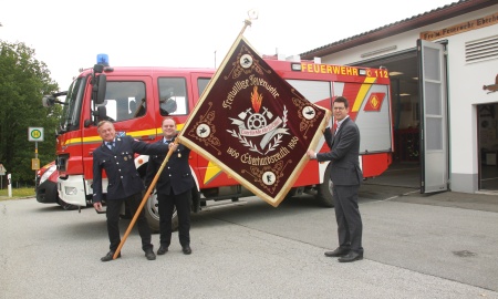 Letzte Hoffnung Belohnung - Markt Schönberg will helfen, vermisste Feuerwehrfahne in Amerika wieder zu finden
