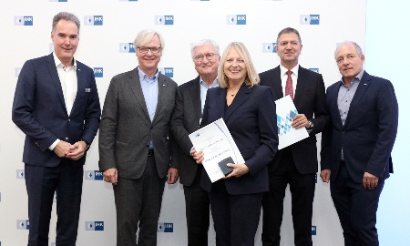 „Parlament der Wirtschaft“ bestätigt IHK-Präsident Leebmann