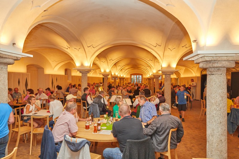 Flyer/Grafik zum Event: GewölbeSitzweil - Landler, Gselchts & guade Freund’ am Do., 02.01.2025 - Do., 01.05.2025