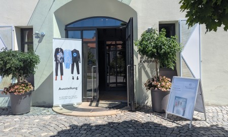 „Was ich anhatte“: Ausstellung zeigt, dass sexualisierte Gewalt keine Frage der Kleiderwahl ist