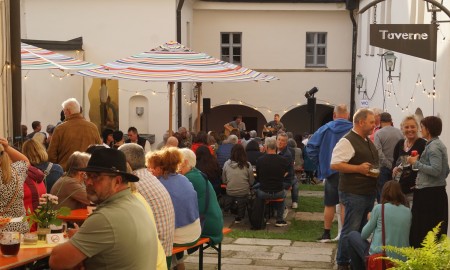 Sommerfest im Schloss Wolfstein begeistert rund 400 Gäste