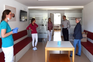 Landrätin besucht Corona-Abstrichstation im MVZ Arberland Zwiesel