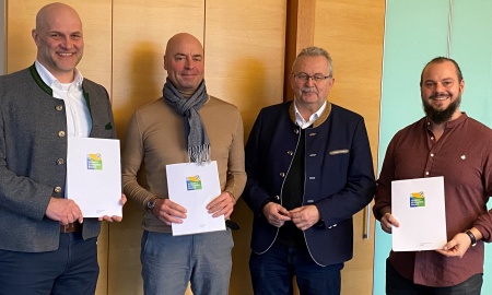 „Wir wollen nachhaltig sein“ -  Auszeichnung „Umwelt- und Klimapakt Bayern“ für Donautal Geflügelspezialitäten, Schmalhofer Mühle, Kaminkehrermeister Anton Drexler und die Firma GH Holzhauser Electronic