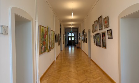 "Verschiedene Wege" eröffnet einen Dialog der Künste im Rathaus