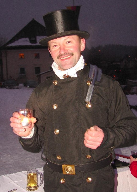 Flyer/Grafik zum Event: Mit Böller und Musik ins Neue Jahr am Do., 01.01.2026 von 16:00 bis 18:00 Uhr