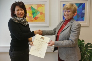 Verwaltungsfachangestellte Claudia Blöchl für 25 Jahre Dienst geehrt