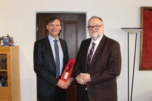 Oberbürgermeister verabschiedet Ärztlichen Direktor