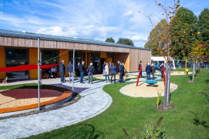 Kirchlicher Segen für die Kinderkrippe des St. Anton Kindergartens Jandelsbrunn