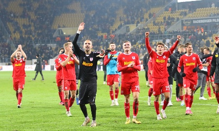 Florian Ballas köpft die Jahnelf spät zum Sieg