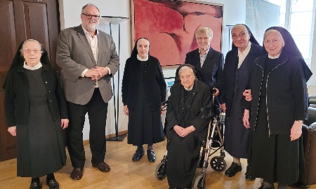 Salvatorianerinnen auf Abschiedsbesuch bei  Oberbürgermeister Jürgen Dupper