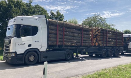 Laster zu schnell und zu schwer