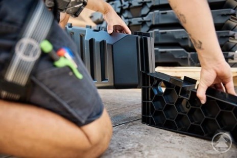 Der Zusammenbau des HUBER Solarfix-Systems erfolgt nach dem Baukastenprinzip mittels formschlüssiger Klickverbindungen.